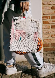 Personal walking with a sustainable mesh bag.