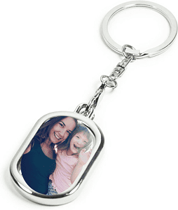 MPFK-021a rectangular metal photo frame keyring which is shown with a photo of a mum and daughter inserted inside.